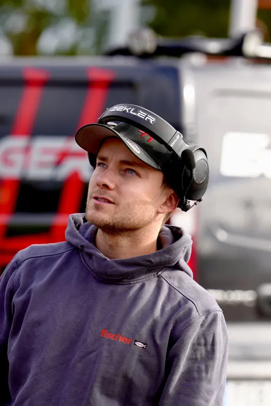 Erik Bygger med Zekler NEO 85